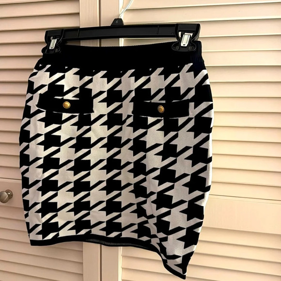 Central Park West Mini Skirt NWT Small Houndstooth Geometric Argyle Revolve - Picture 1 of 5